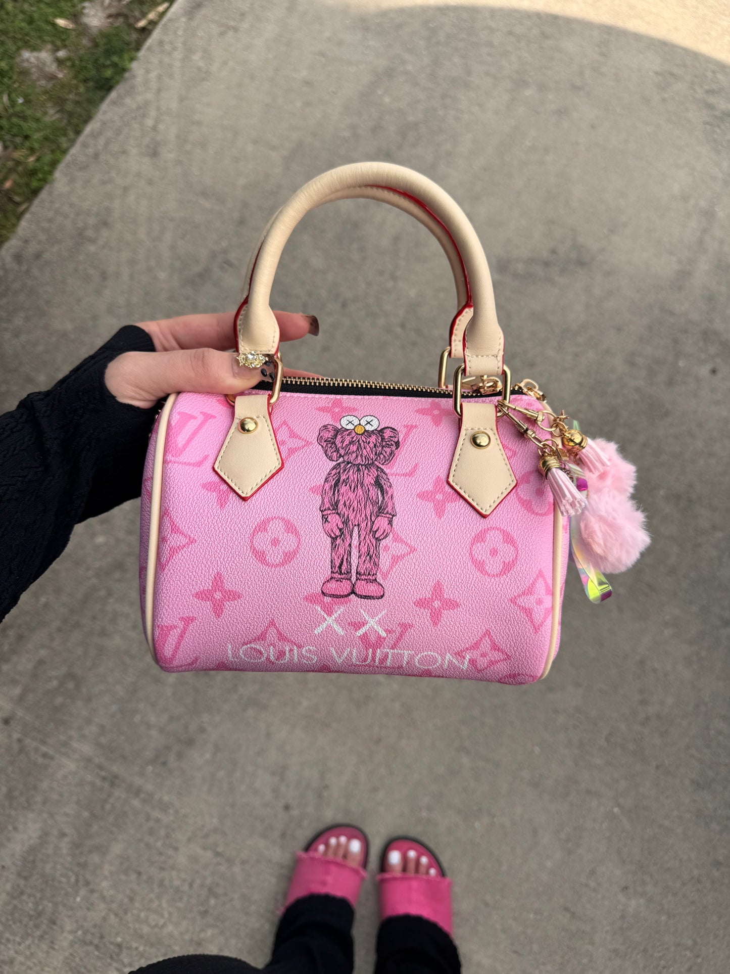 Pink Hype Pillow Bag Pre-Order. ( Shipping will be begin 4-5 weeks after purchase )
